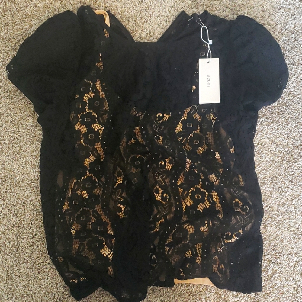 Aeom lace puff sleeve blouse.
